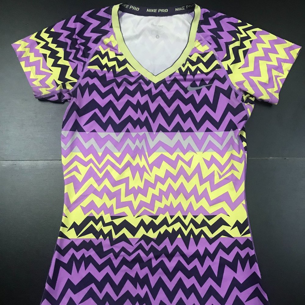 NIKE PRO WOMANS ZIG-ZAG ACTIVE WEAR SPORT TOP